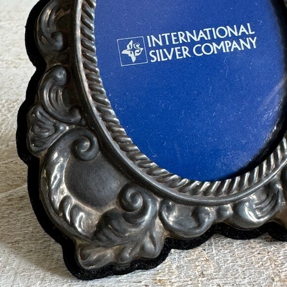 Vintage Ornate Silver Plated Oval Photo Frame with Stand - Picture 3 of 11
